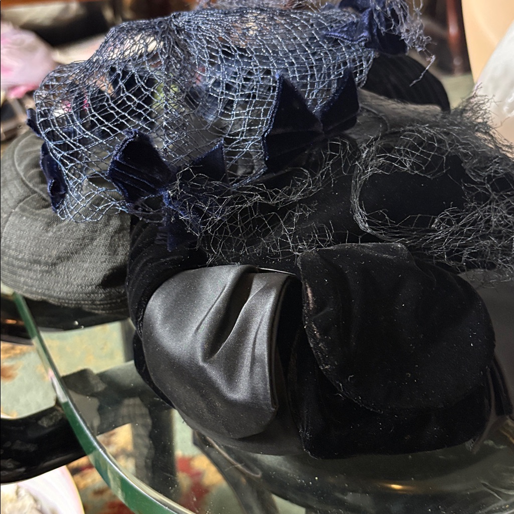 4 Vintage Black Hats That Need Tlc 3 Velvet Veils Need But Still Wonderful